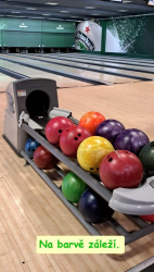 Turnaj v bowlingu.